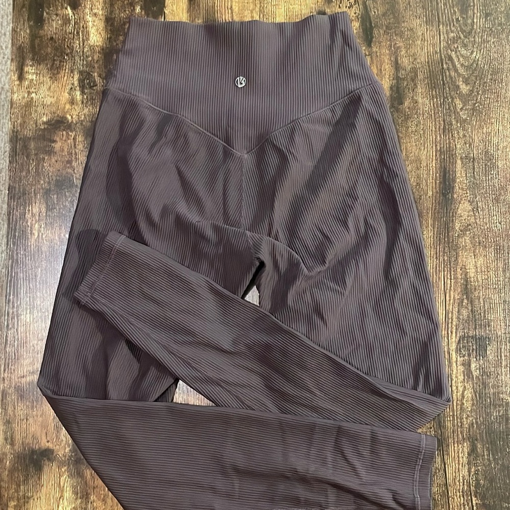 Buff bunny deep purple ribbed leggings